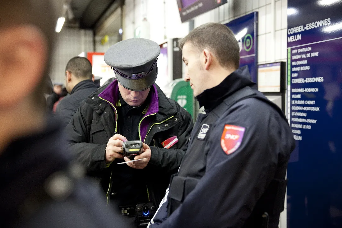Colère des voyageurs face au contrôle des adresses par les agents de transport