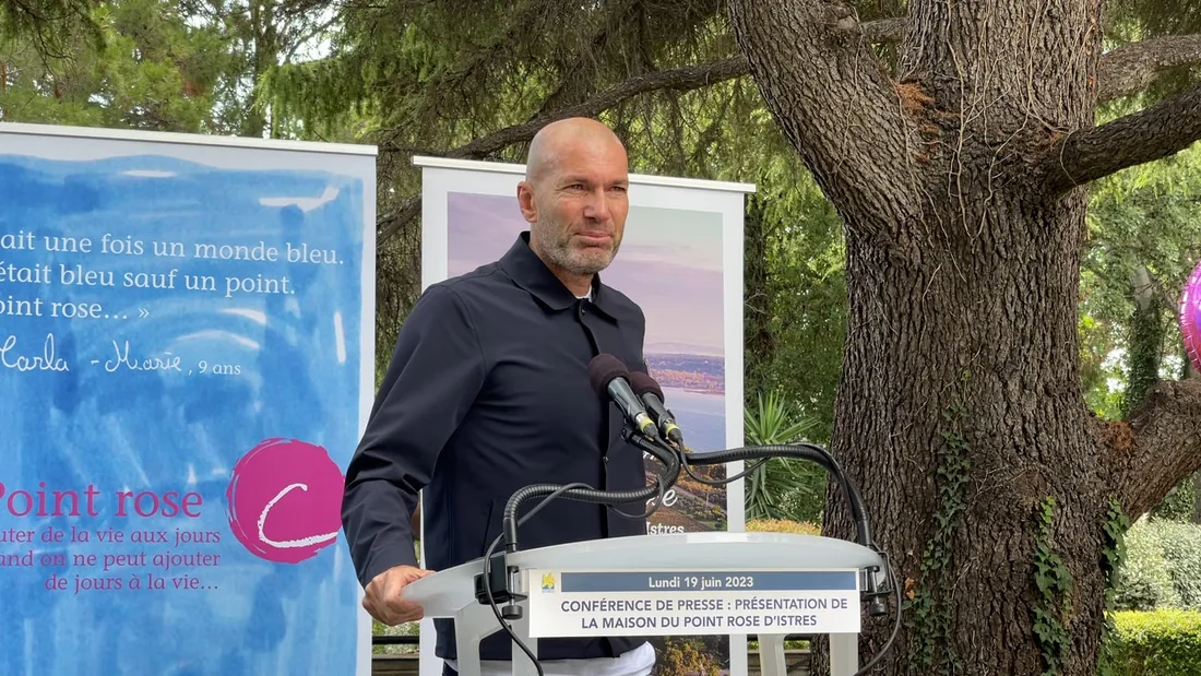 Zidane en larmes après qu'il ait été nommé parrain d'une association