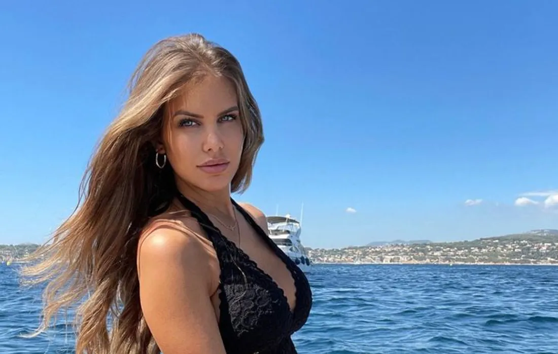 Adixia post une photo qui ne passe pas :  « mettez-vous à poil, ça fait des vues »