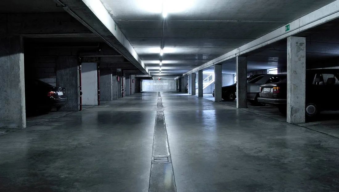 Un homme retrouvé mort dans un parking souterrain