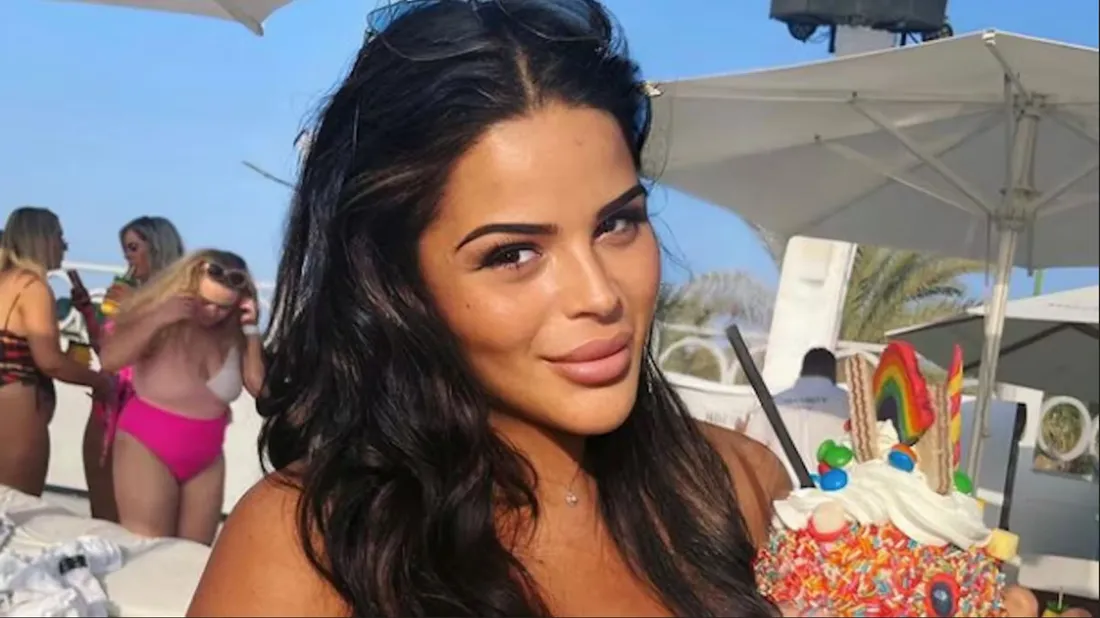 « la production lui ramenait de l'alcool, alors qu'elle était déjà bourrée »