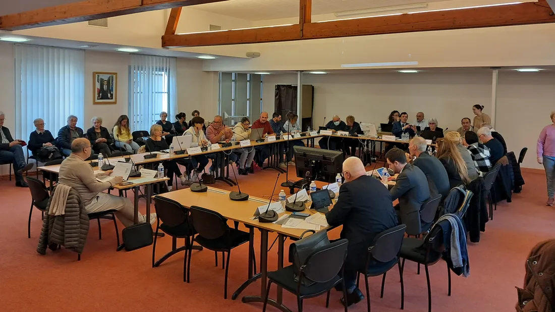 Conseil municipal du mardi 15 avril 2025 © Radio Intensité