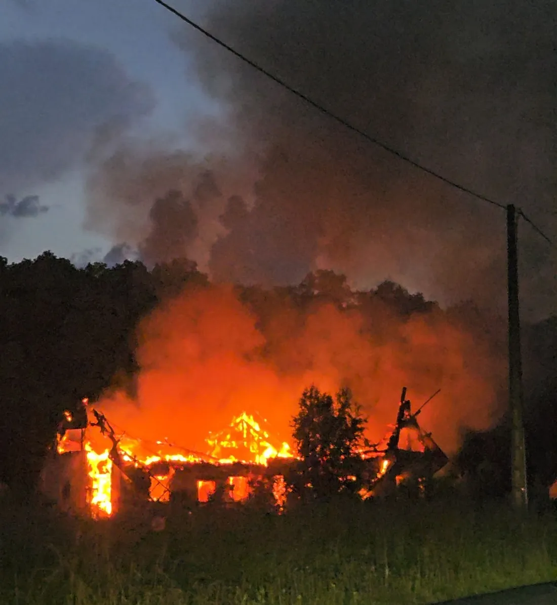 maison foudroyée en feu jaudrais