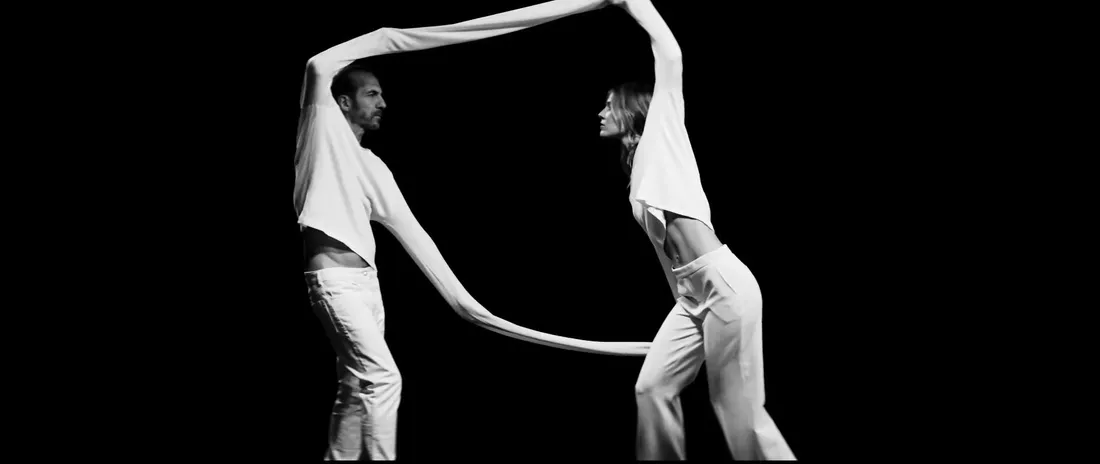 Image du clip "Hall des départs"