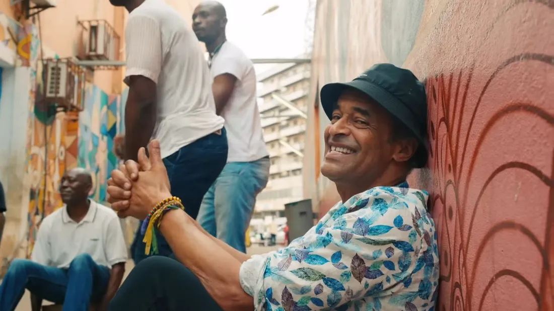 Yannick Noah dans le clip de "La vie c'est maintenant"