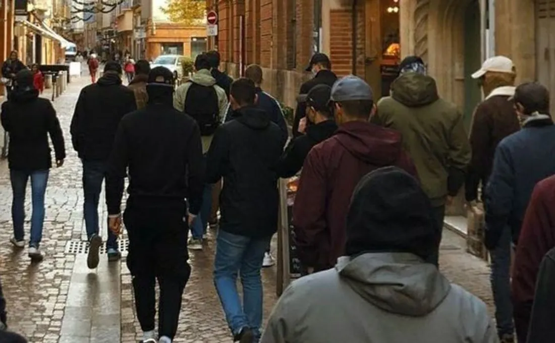 Un groupe de militants de Furie française