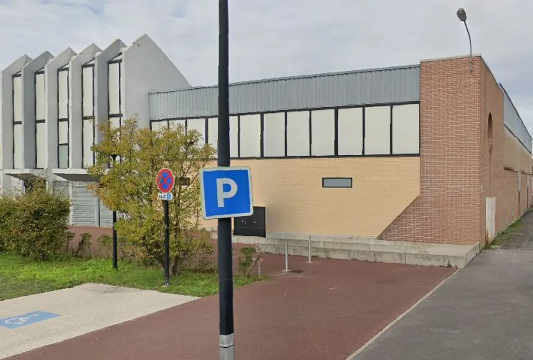 La salle Steinmetz se trouve rue des Lilas