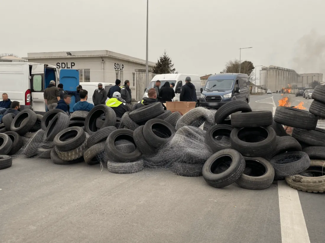 Prix du carburant : opérations escargots et blocages dans le Grand Ouest