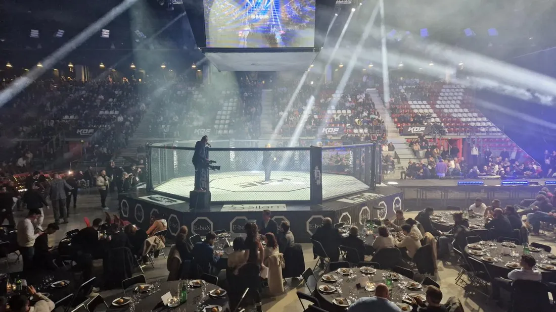 Soirée à Rouen : Gims, Dadju et Vitaa encouragent le MMA au Kindarena