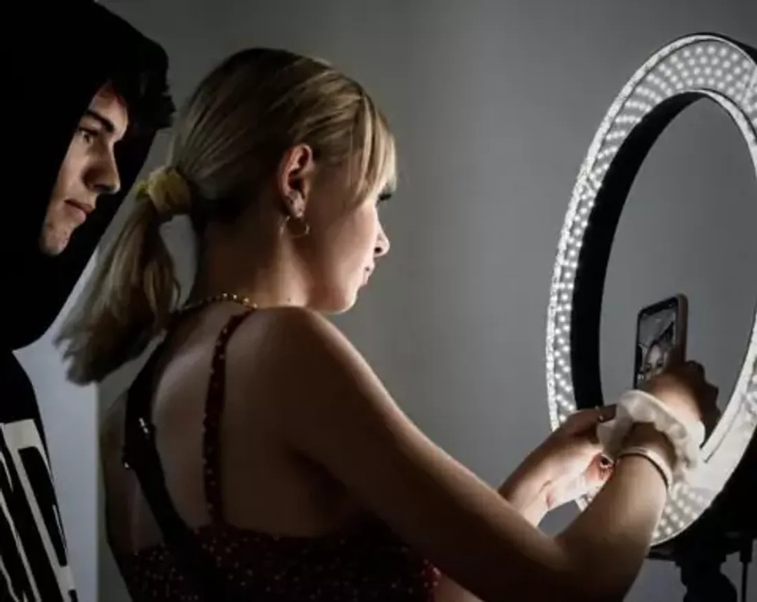  Les influenceurs : bientôt l'interdiction de la promotion de la chirurgie esthétique 