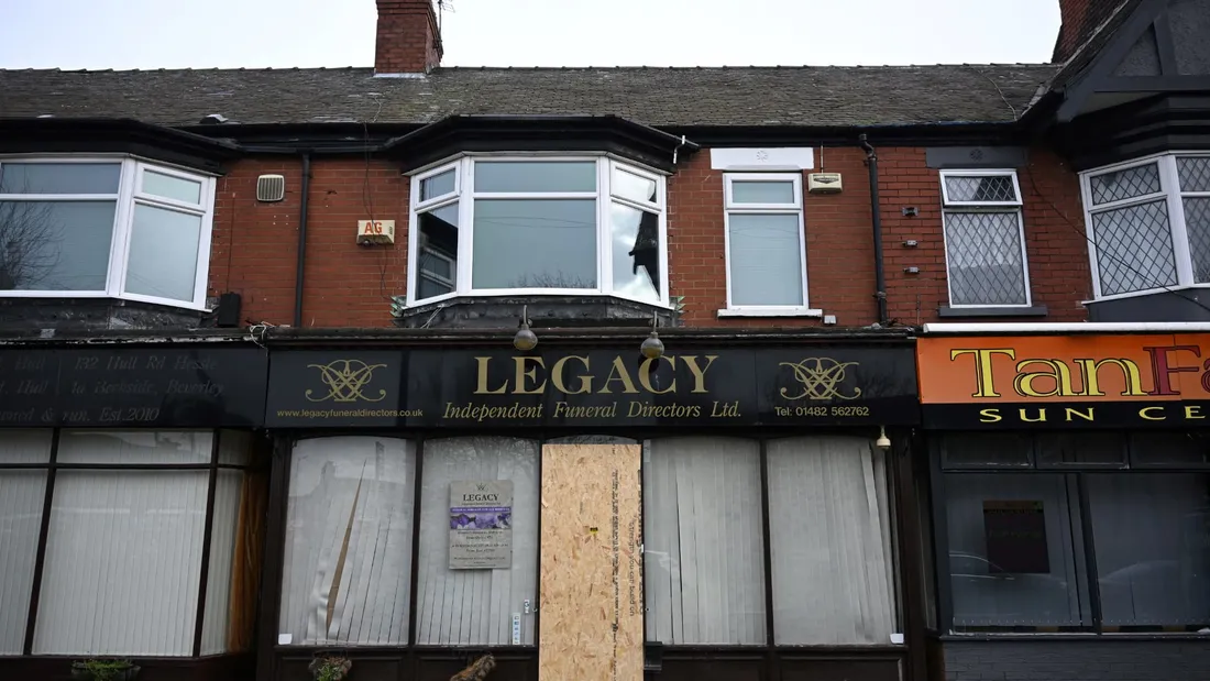 Des funérariums au cœur d'un scandale terrifiant au Royaume-Uni