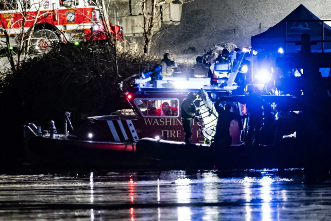 Crash à Washington: Des secouristes luttent face à des conditions "extrêmement difficiles"