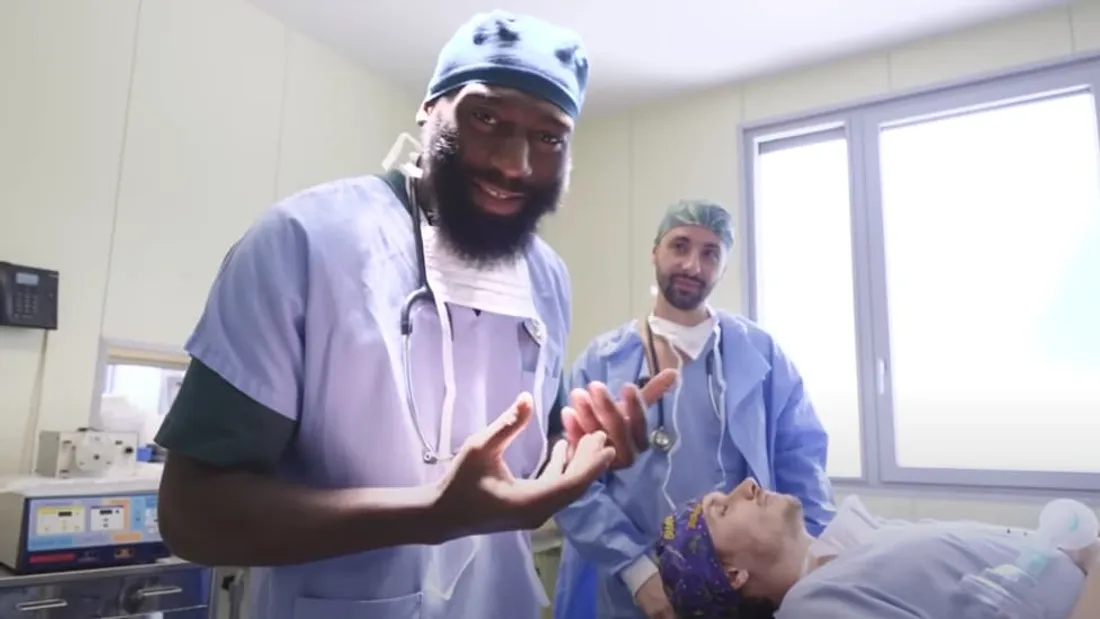 Cédric Doumbé : fidèle à lui-même, il prévoit une chambre d'hôpital pour Baki