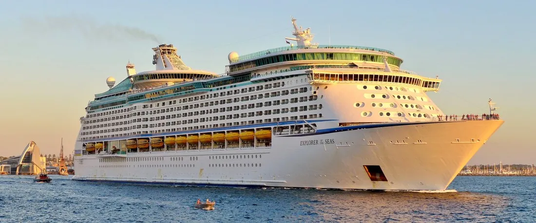 Panique en mer : des vacanciers en croisière craignent le pire lors d'une inclinaison du navire