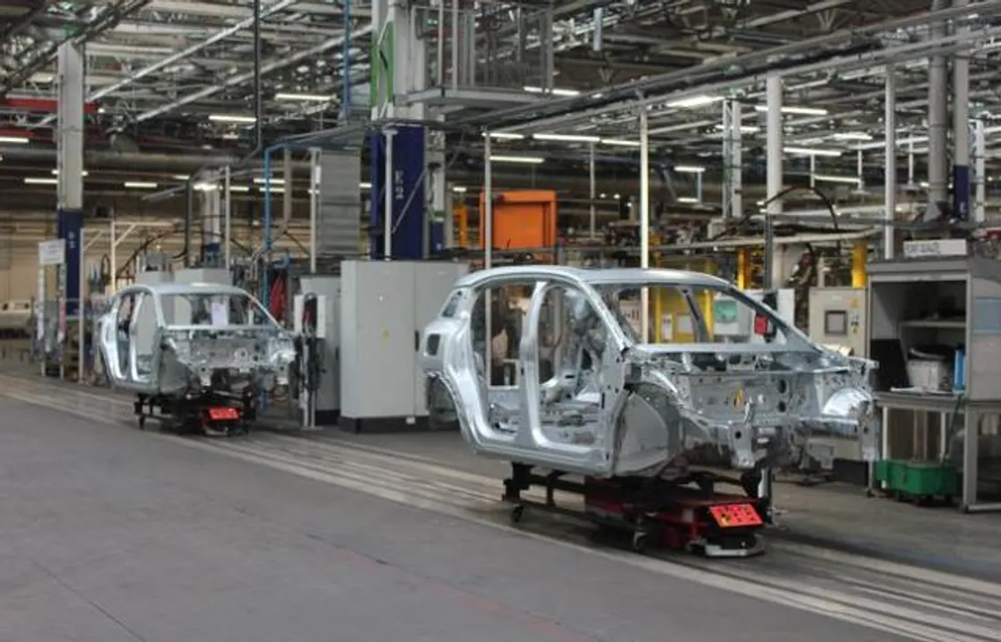 5 personnes mises en examen pour le vol de 73 voitures en usine