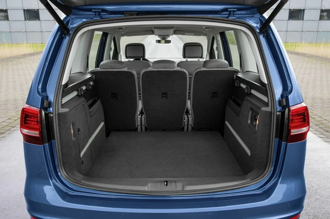 Elle roule avec le cadavre de ses deux neveux dans son coffre pendant des mois