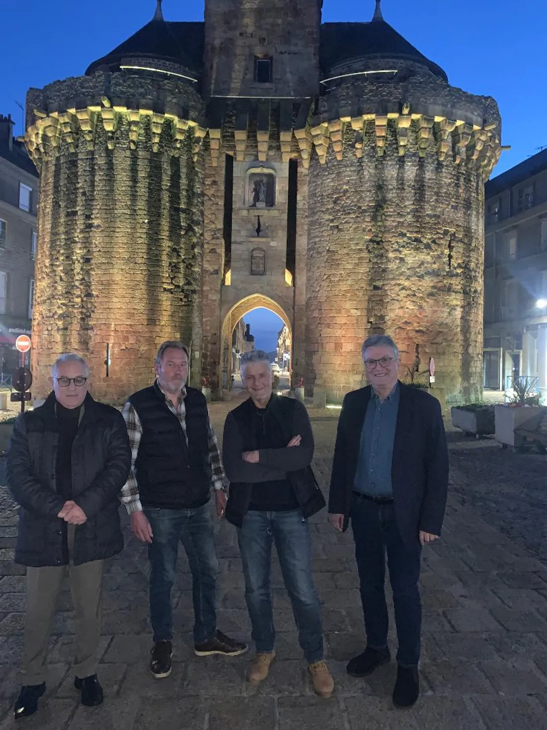 Les monuments de Vire Normandie illuminés en jaune jusqu'au 10 juillet.