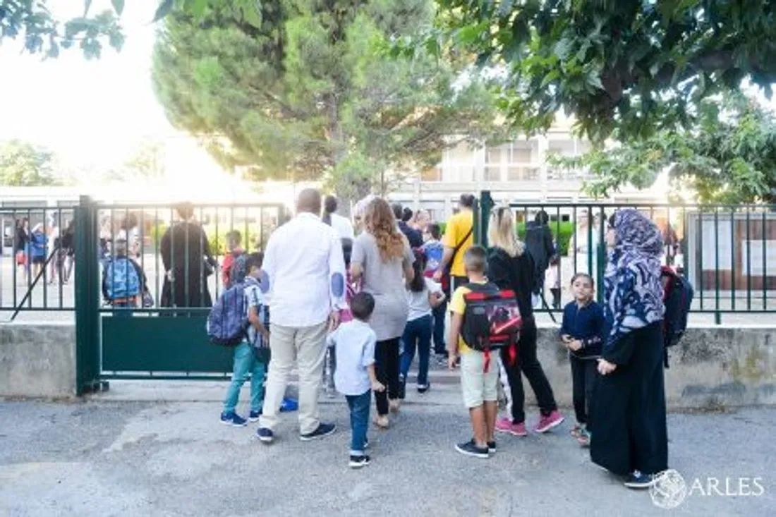 [ GREVE ] Arles: Les cantines a l'arrêt à Raphèles-les-Arles, Albaron et Pont de Crau