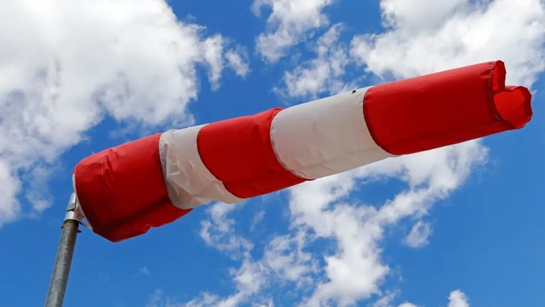 Alerte Orange : Vents Violents sur les Bouches-du-Rhône et le Gard, les précautions à prendre