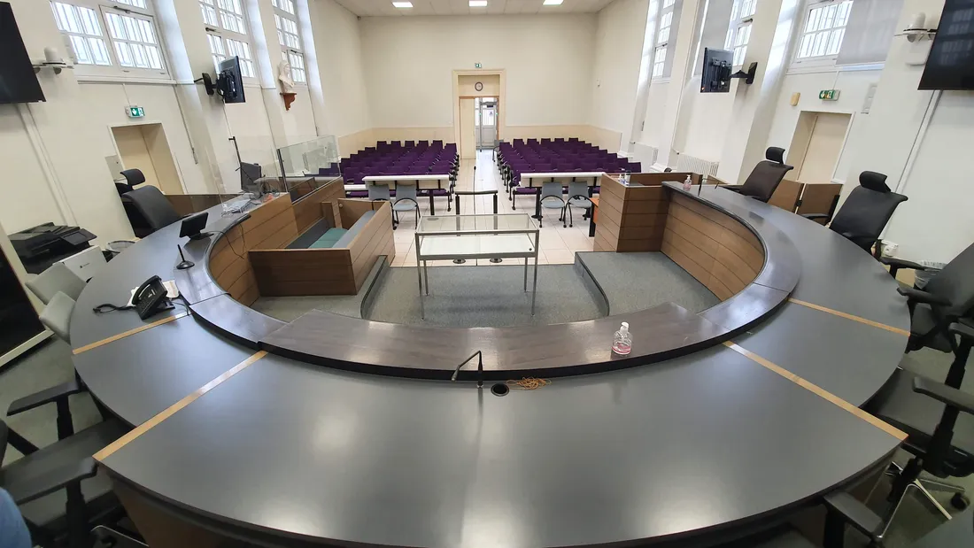 tribunal chartres salle audience