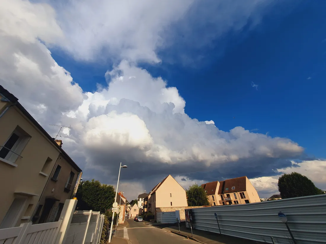 météo nuage ciel bleu averse