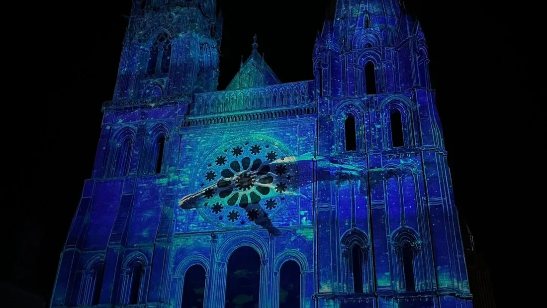bleu chartres en lumières cathédrale