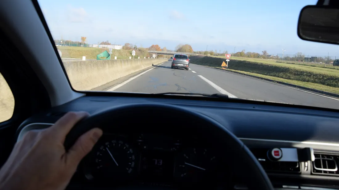 Illustration route conduite voiture 