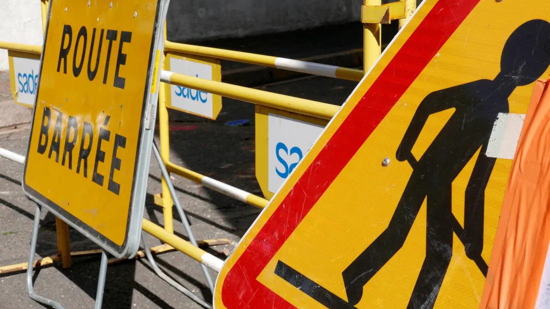 Illustration panneau route travaux