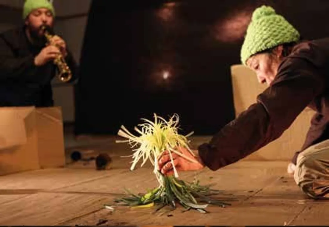 SAINT-JEAN-DE-BRAYE (45) - Manipulation d'objets : Poï, des poireaux et des bébés