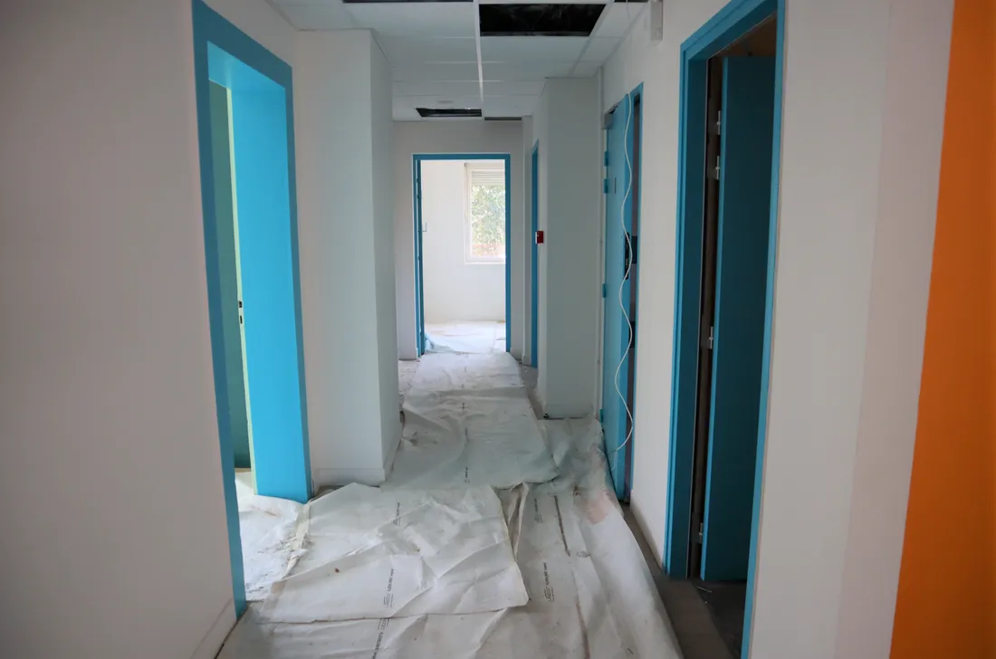 Le bâtiment est encore en travaux / Joscelyn Lapart 