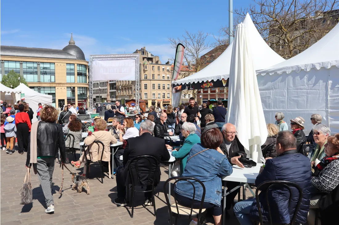 Les terrasses vous appellent à venir profiter du soleil et de la musique italienne 