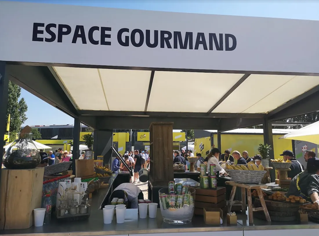 Un Espace Gourmand pour reprendre des forces avant le départ des coureurs. 