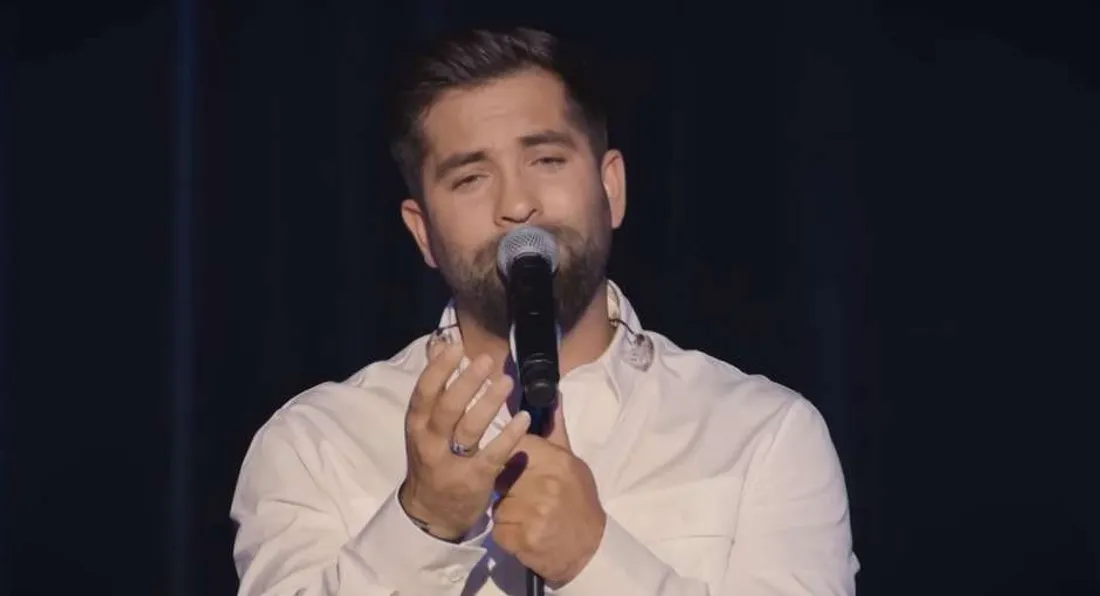 Kendji Girac chante "La Mamma"