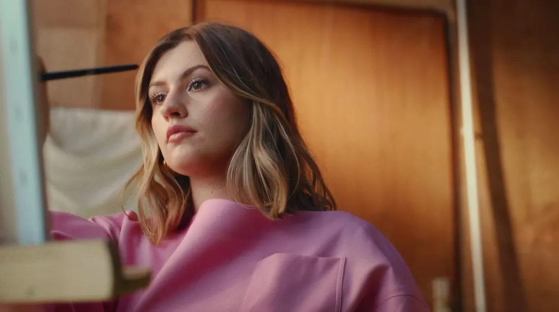 Marine dans le clip de "Ma Faute"