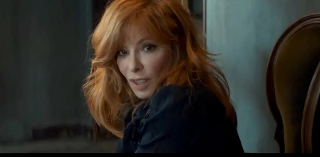 Mylène Farmer dans le clip de "Rallumer les étoiles"
