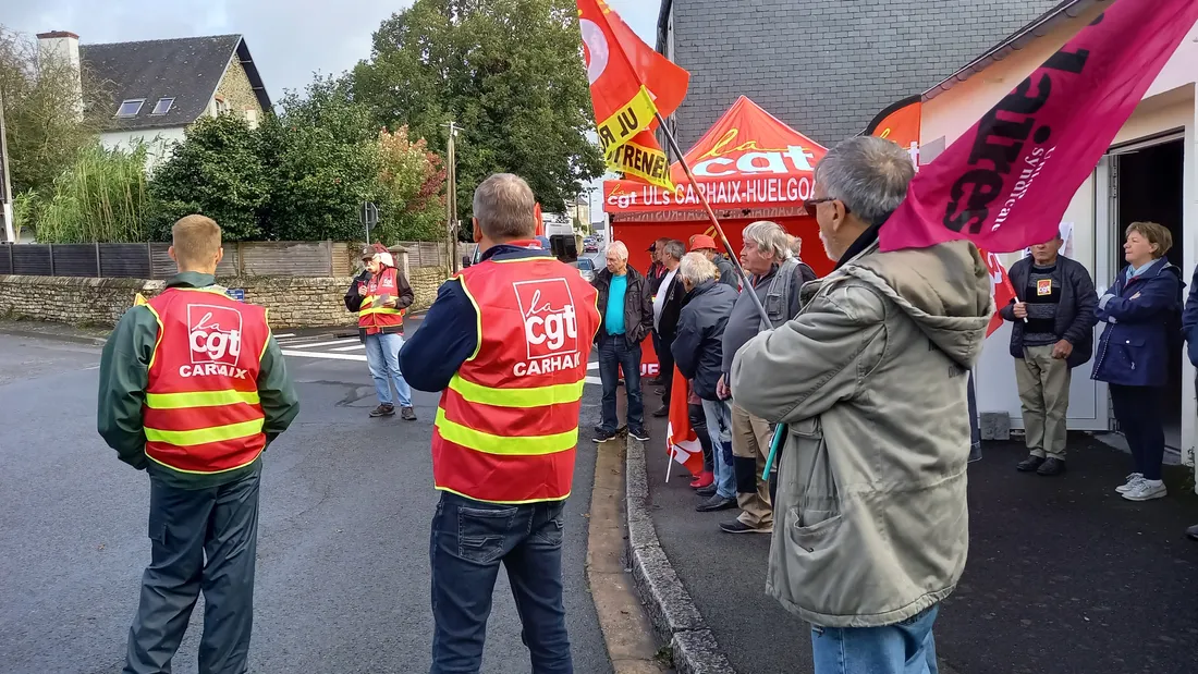Bernard Bloyet, prend la parole avant d'entamer une marche d'une dizaine minute