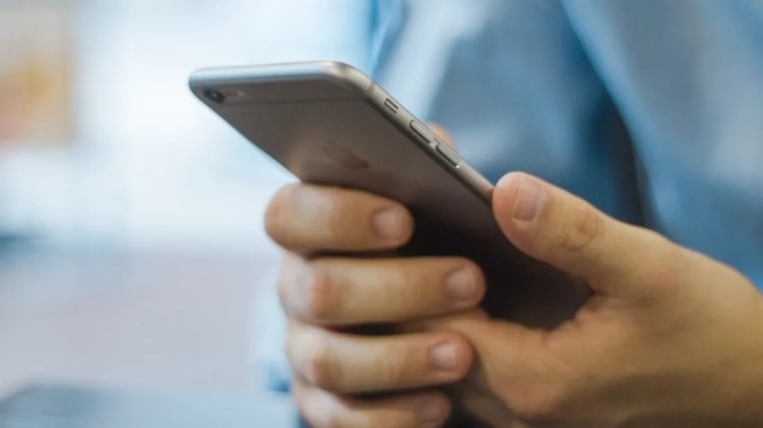 Photo d'illustration - En moyenne, on passerait environ 5h par jour sur nos smartphones