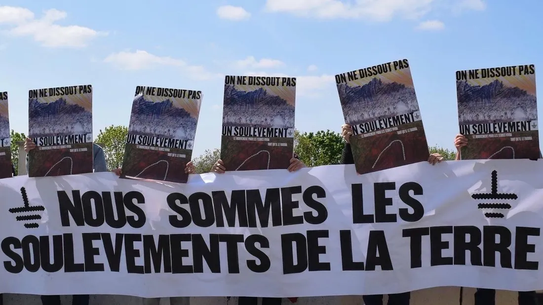 La dissolution du collectif écologiste a été suspendue en référé.