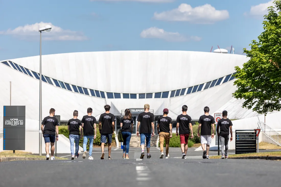 Les élèves de l'école UCPA DJ