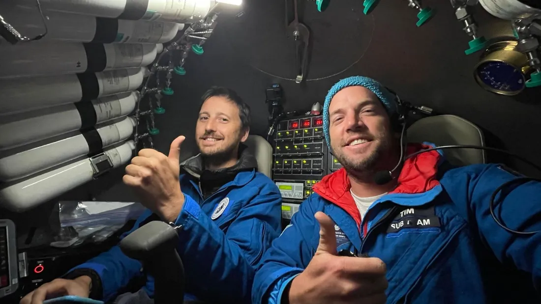 Jérémie Morizet et Tim McDonald à bord de l'engin sous-marin Bakunawa 