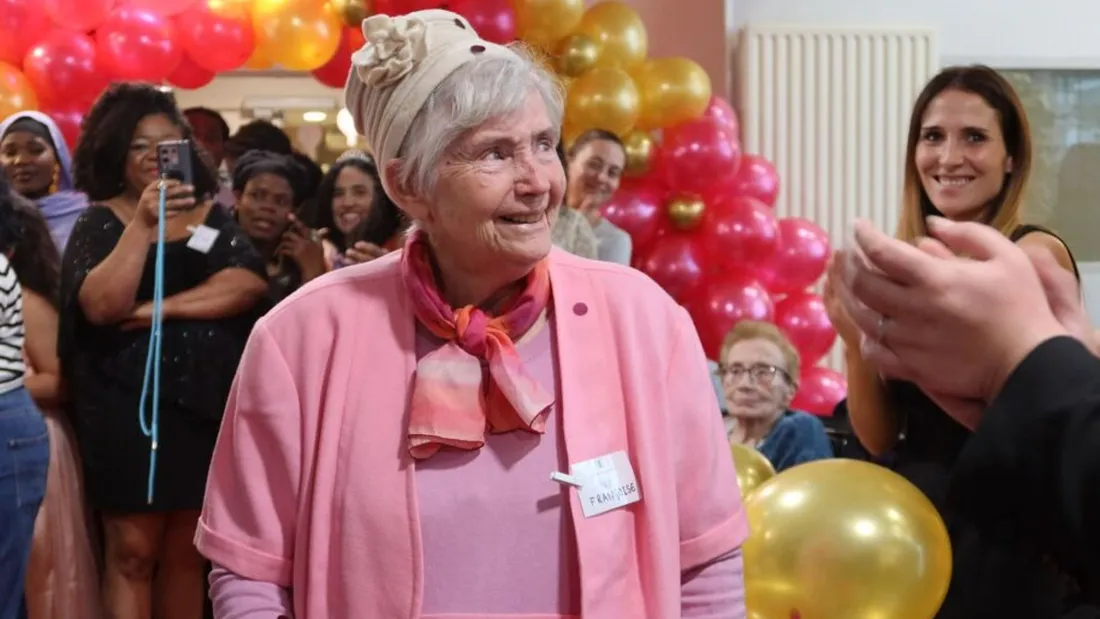 Françoise, 86 ans, après avoir été récompensée du titre de Miss Retraitée 2024