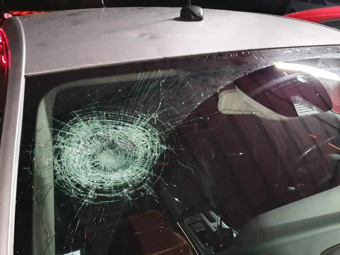 De nombreux véhicules ont été endommagés.