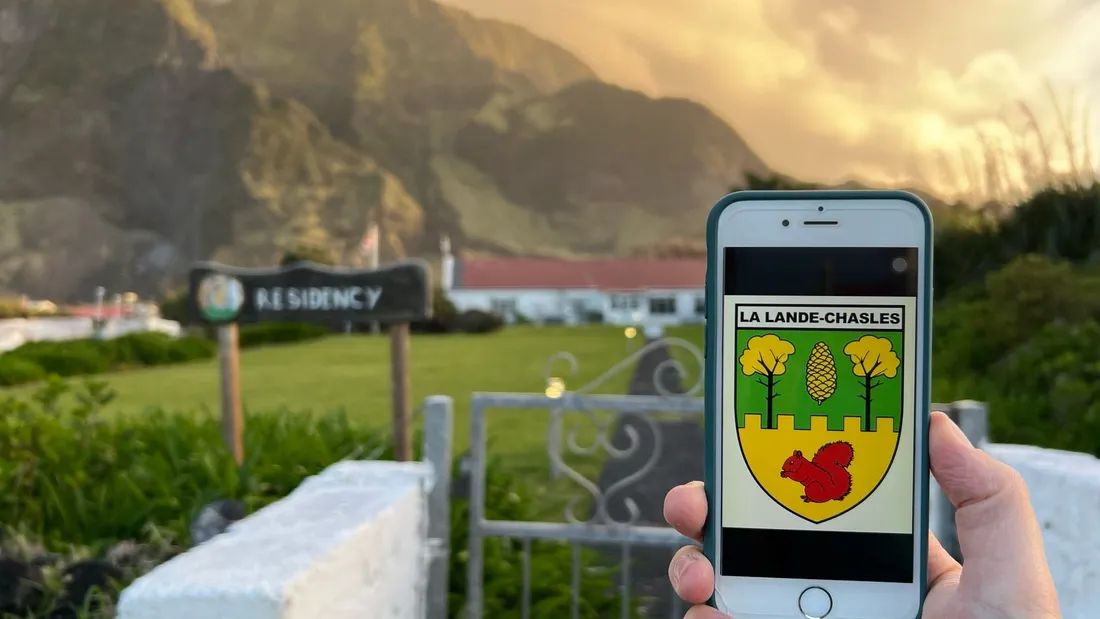 Le blason de La Lande-Chasles sur l'île Tristan da Cunha