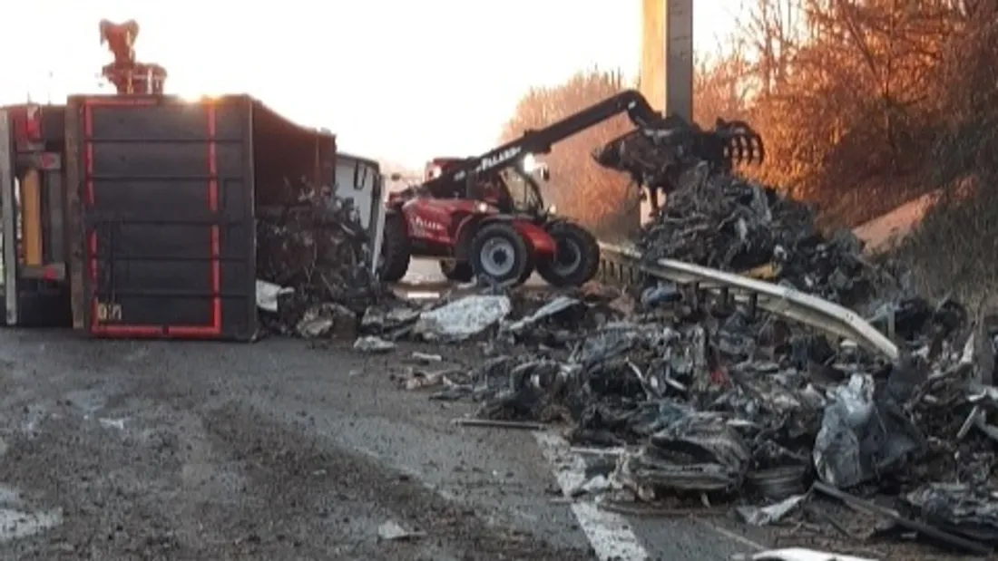 Un camion s'est couché sur l'A10 en Charente-Maritime.