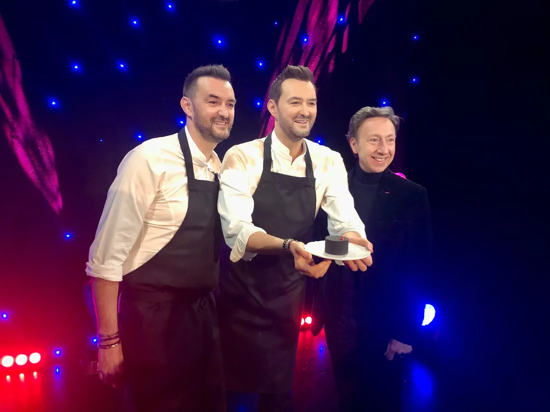 Cyril Lignac et Stéphane Bern présente la nouvelle statue du musée Grévin.