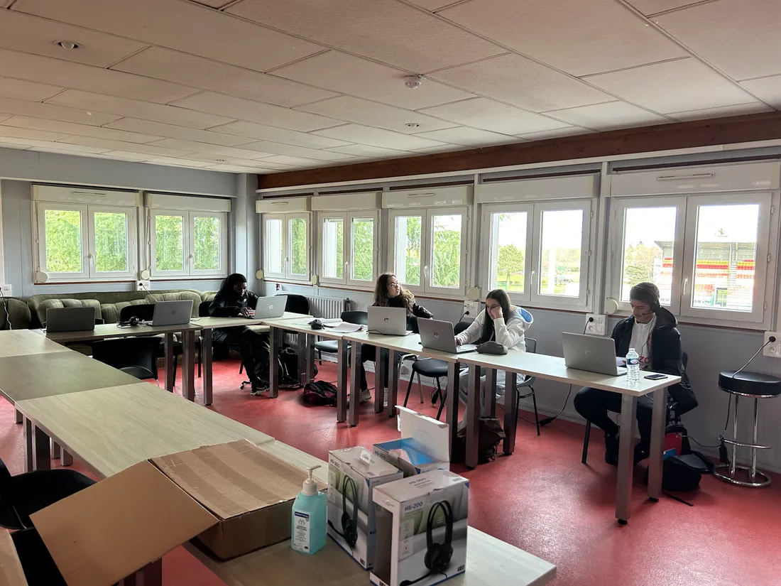 Des jeunes licenciés en plein cours visio 