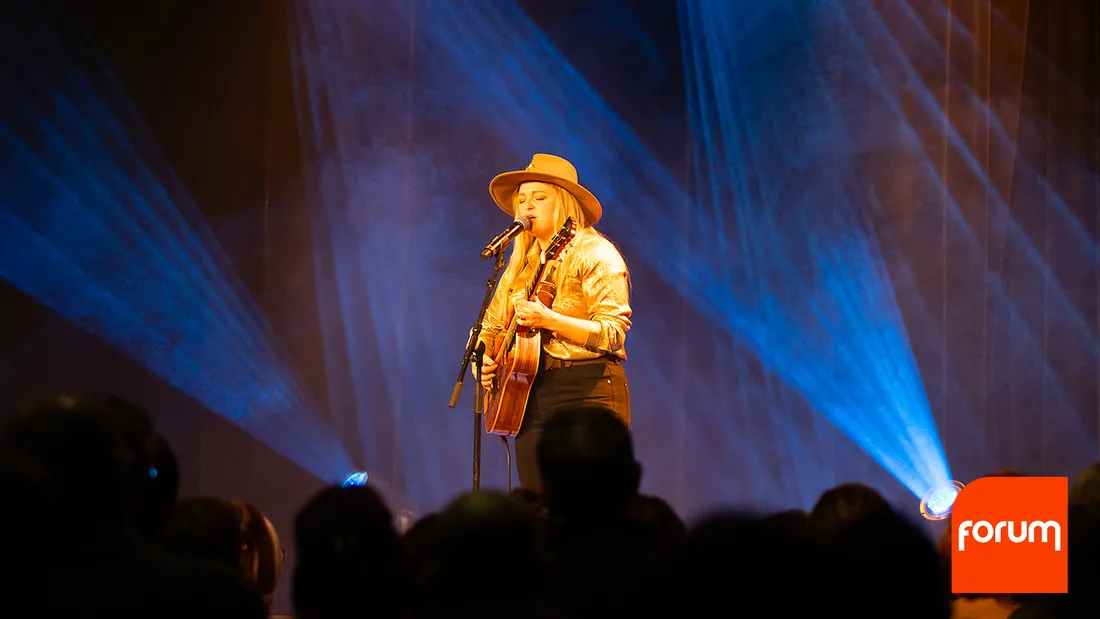 Eloïz sur la scène du Casino Partouche La Roche-Posay