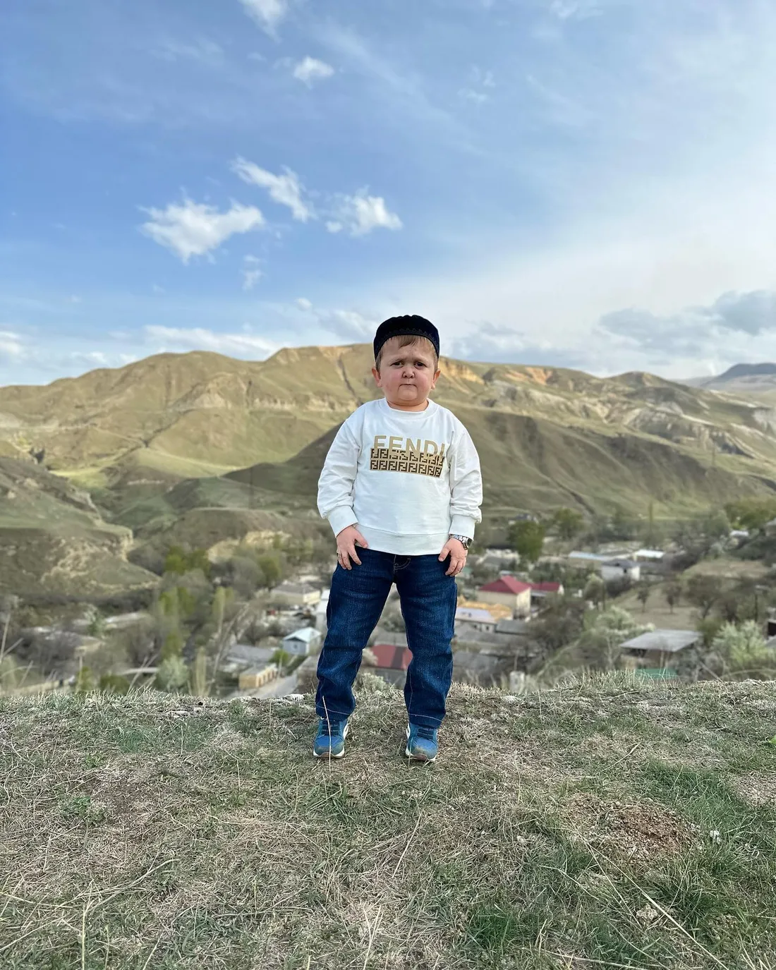 L'influenceur Hasbulla, surnommé "mini Khabib", a été arrêté par la police en Russie