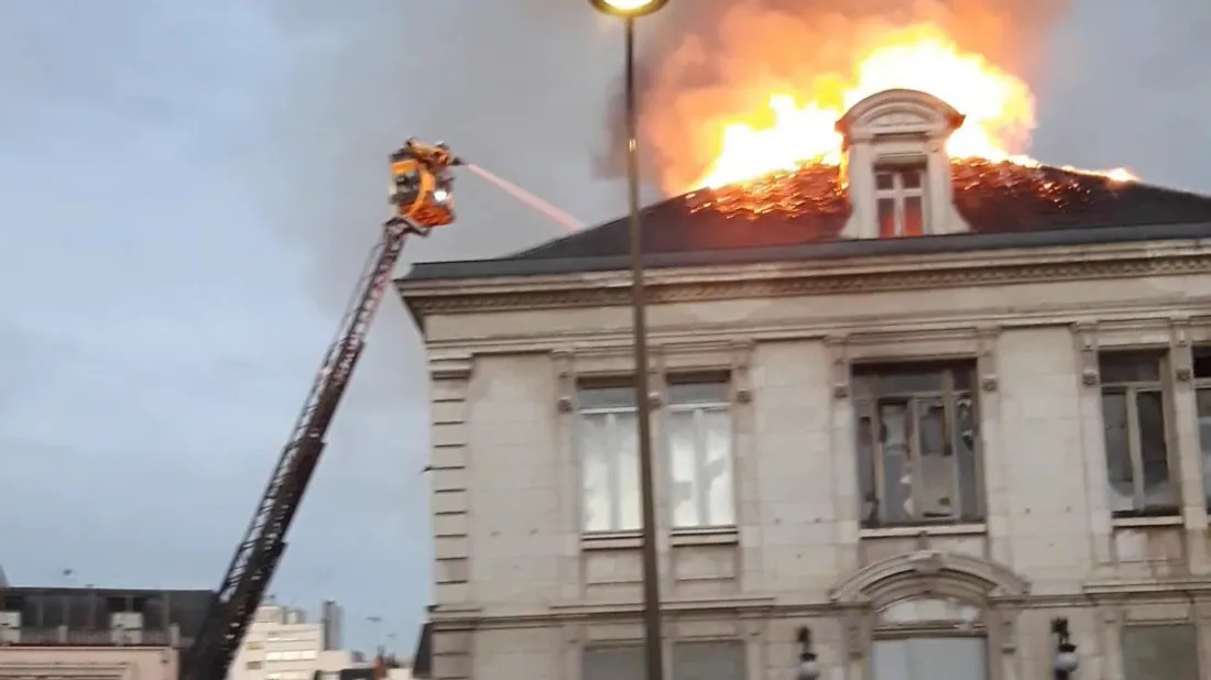 Un incendie ce lundi 14 novembre à Tours.