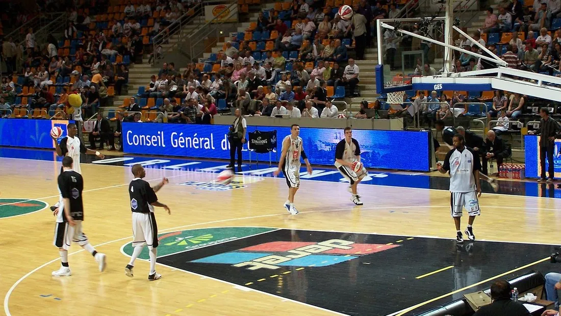 Orléans à l'échauffement avant le quart de finale des play-offs contre Châlons, le 23 mai 2009.